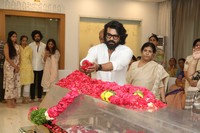 Ram Charan Pays Homage to Allu Kanakaratnam